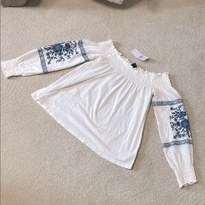 Adorable American Eagle off the shoulder top XXS